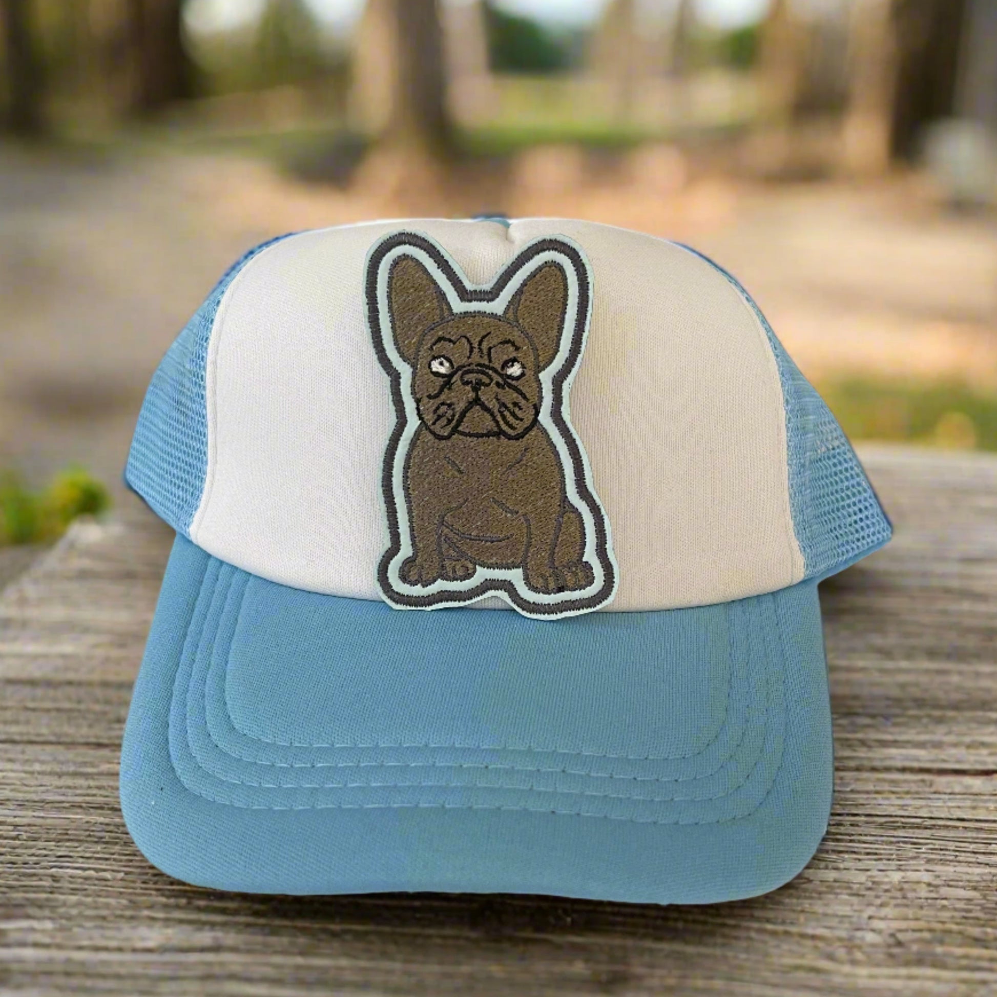 Iron-on patch featuring an adorable French Bulldog design, showcasing a stylish and fun aesthetic.