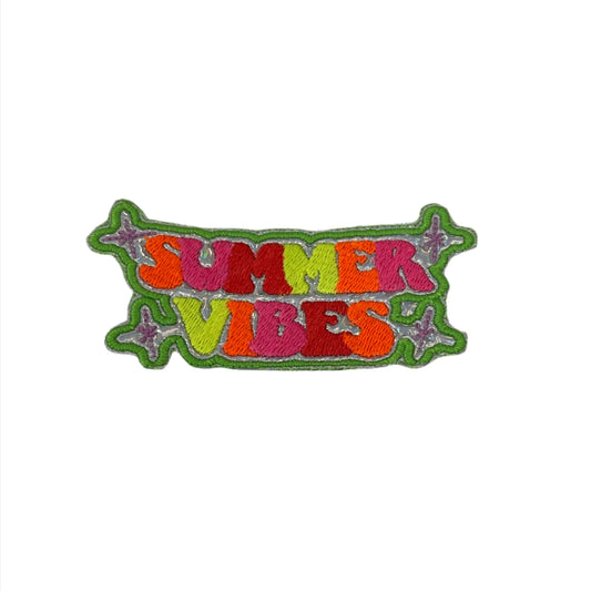 Colorful embroidered patch with "Summer Vibes" text, perfect for customizing clothing and accessories.