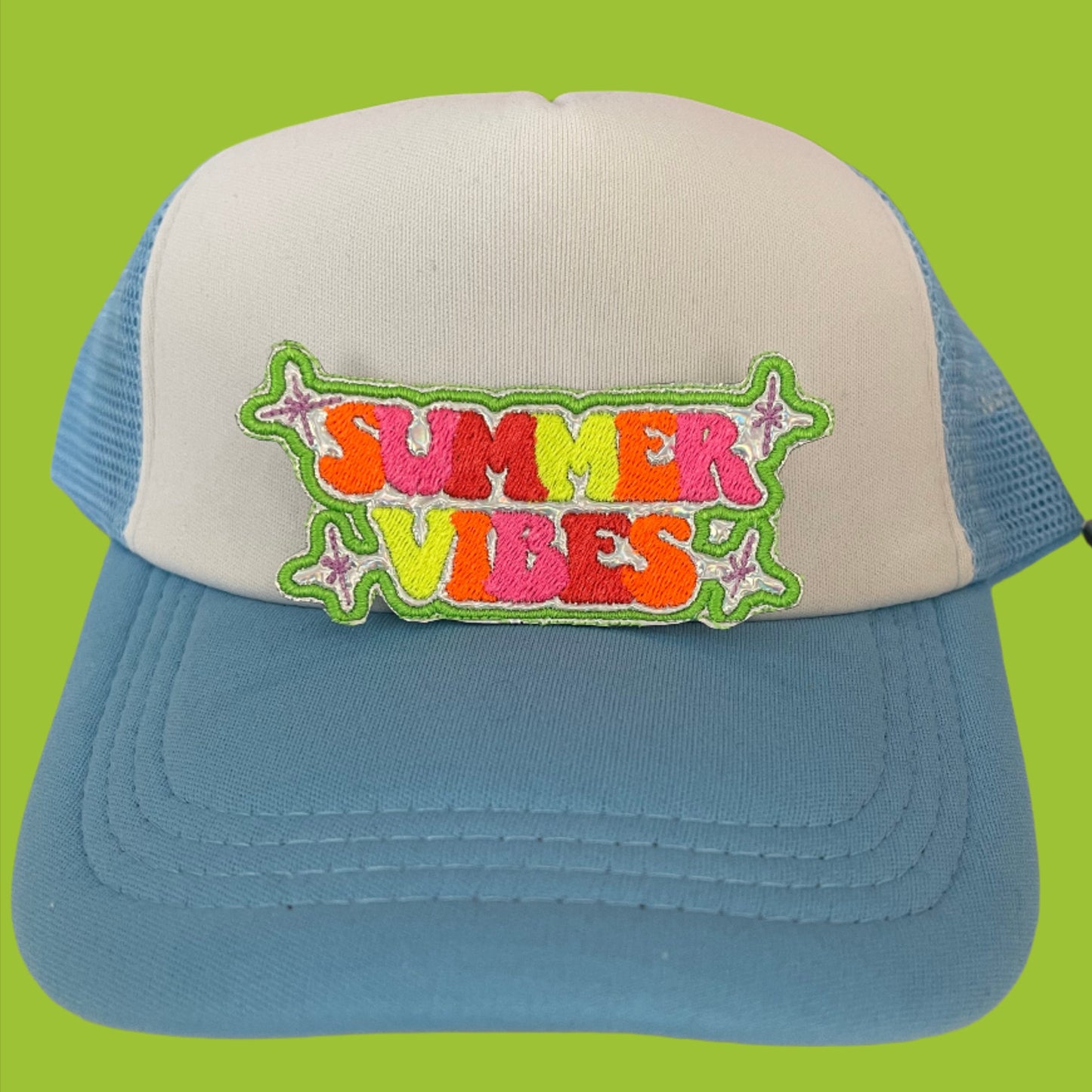 Colorful embroidered patch with "Summer Vibes" text, perfect for customizing clothing and accessories.