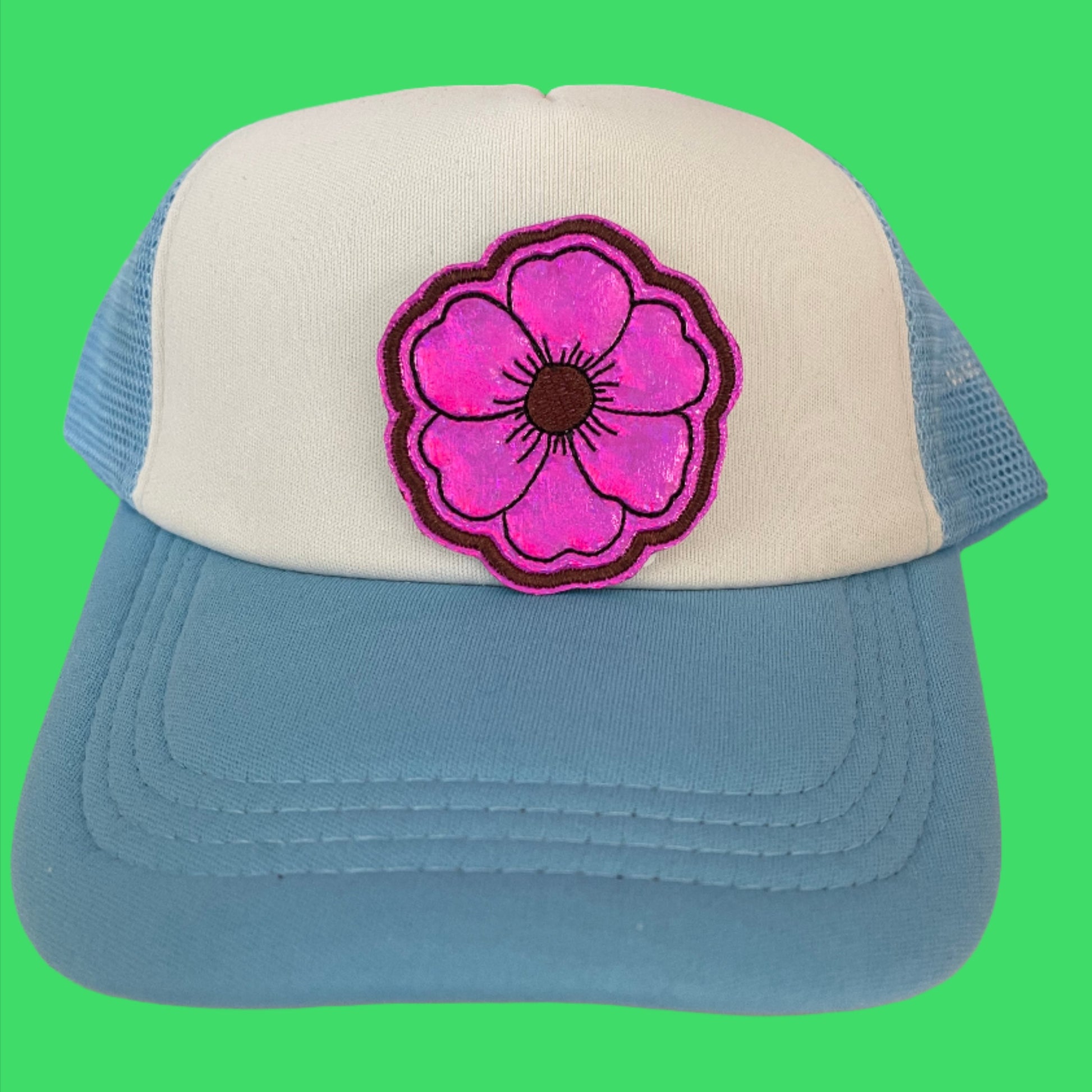 Pink flower patch with bold embroidery, perfect for customizing clothing and accessories.