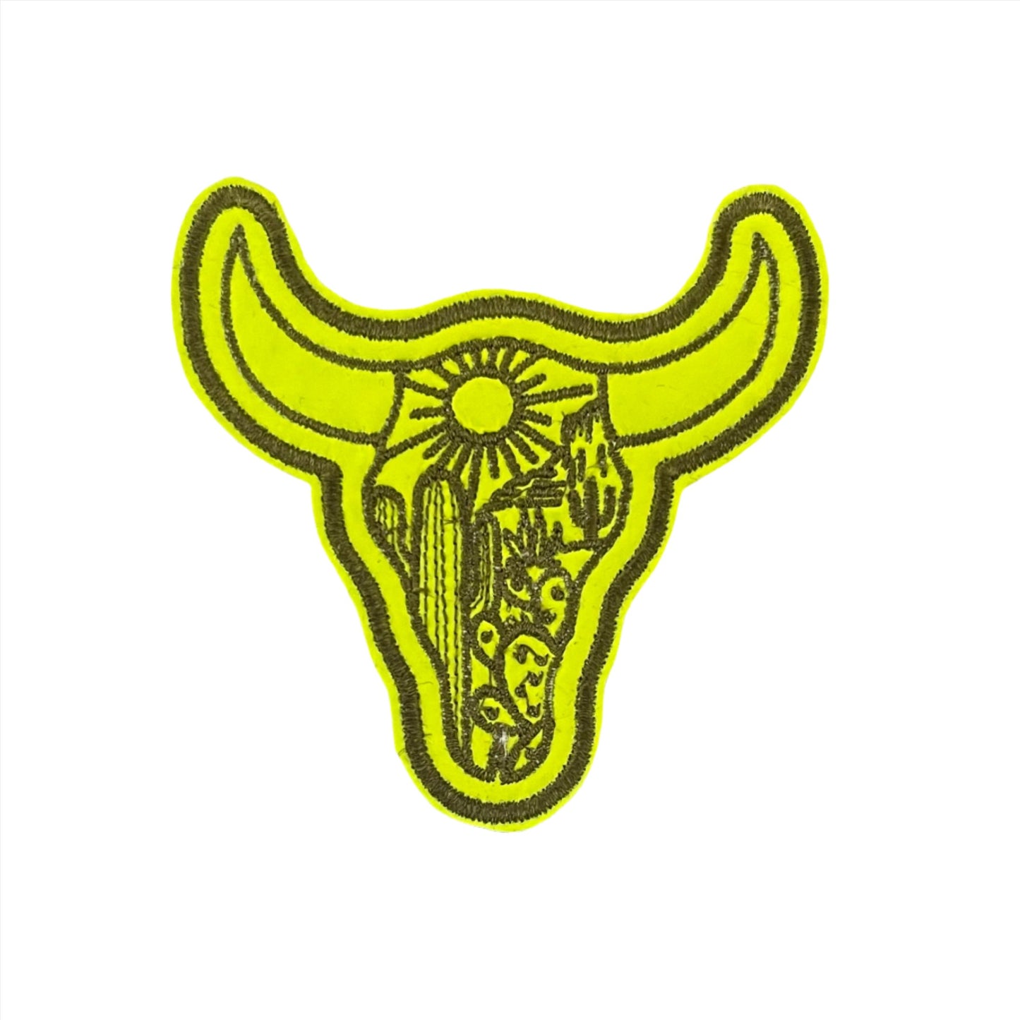 Vivid Bull Skull Embroidered Patch – Add a Unique Touch to Your Hat!